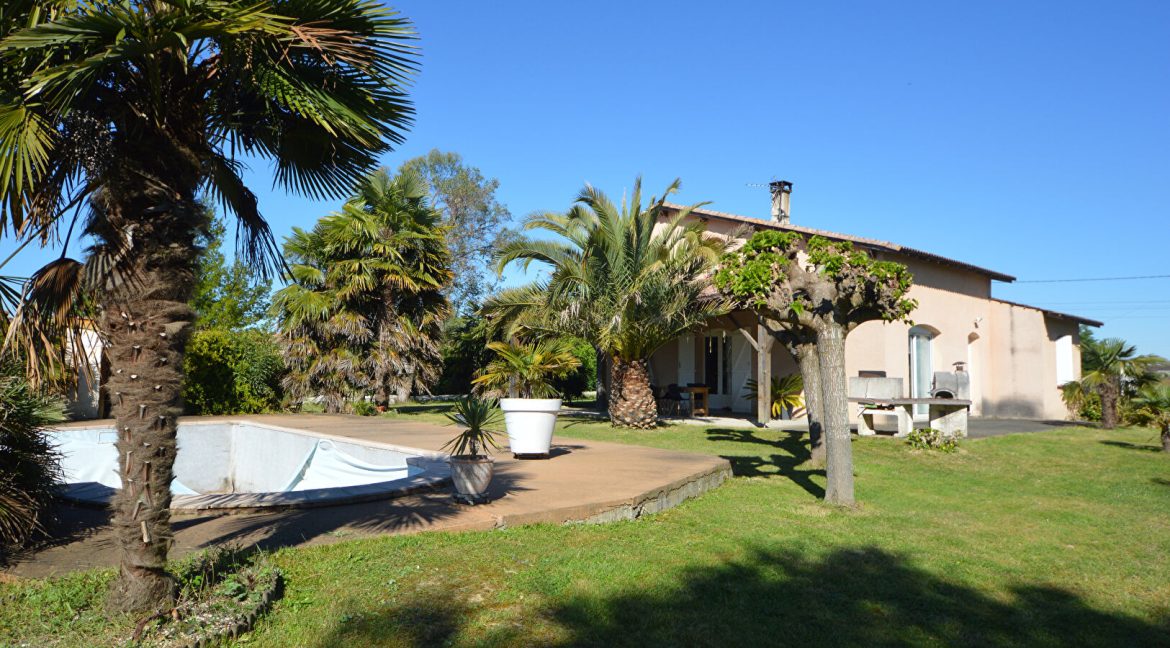 Maison MONTBETON  5 p 110 m2 piscine avec jardin arboré